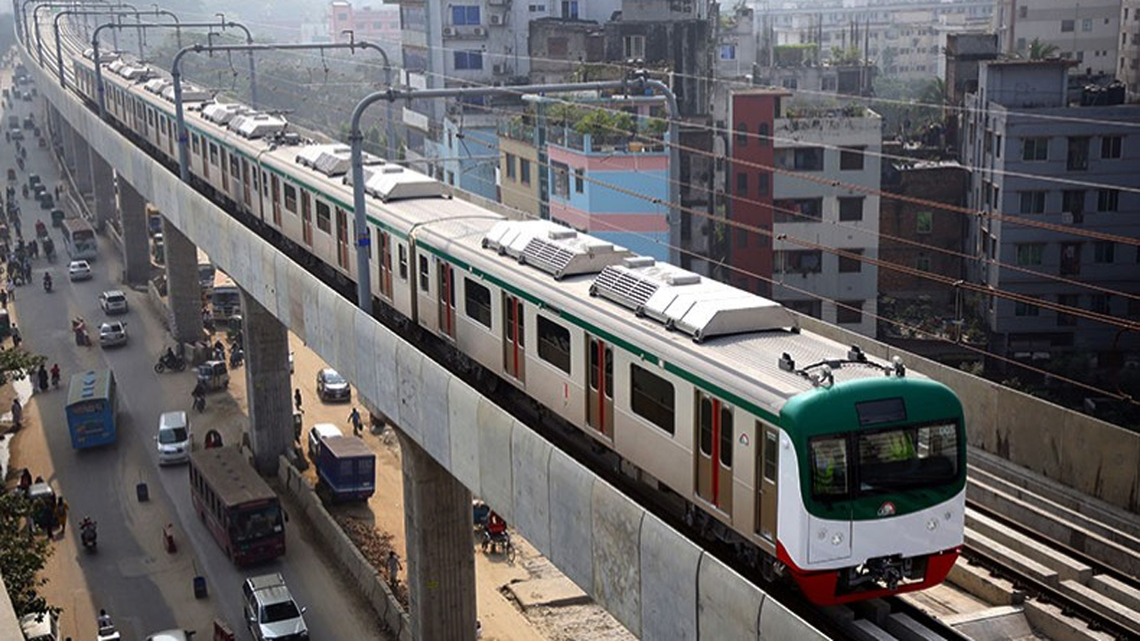 রাজধানীবাসীর স্বস্তির বাহন মেট্রোরেল
