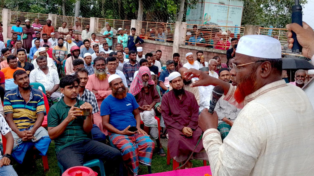ডুমুরিয়ায় গণসংযোগকালে মিয়া গোলাম পরওয়ার