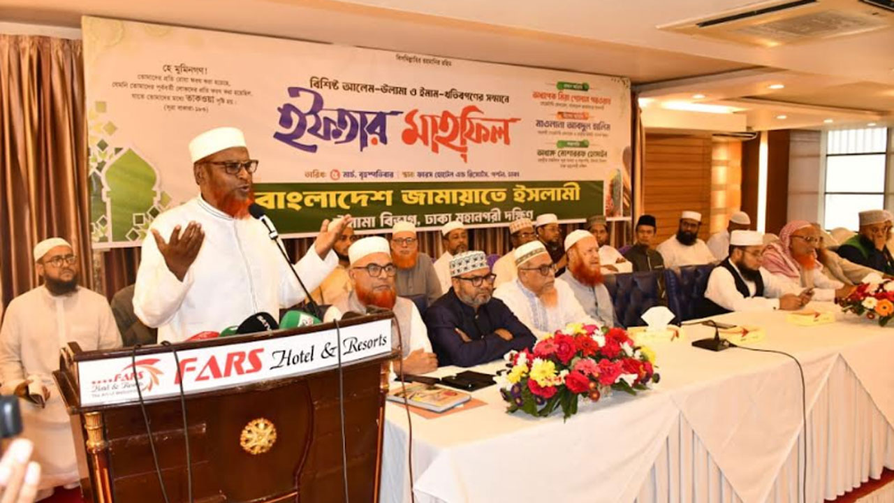 বক্তব্য প্রদান করছেন মিয়া গোলাম পর‌ওয়ার