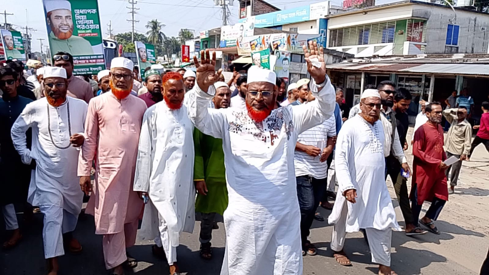 নির্বাচনী গণসংযোগকালে মিয়া গোলাম পরওয়ার