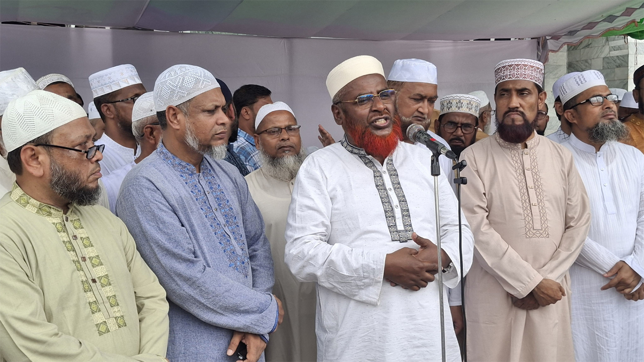 কথা বলছেন অধ্যাপক মিয়া গোলাম পরওয়ার