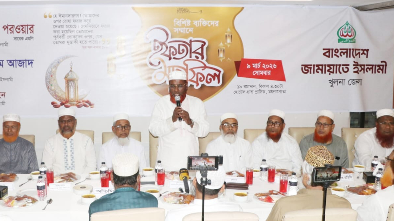 বক্তব্য রাখছেন মিয়া গোলাম পরওয়ার