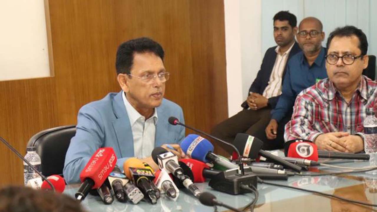 ব্রিফ করছেন শিক্ষামন্ত্রী ড. আ ন ম এহছানুল হক মিলন