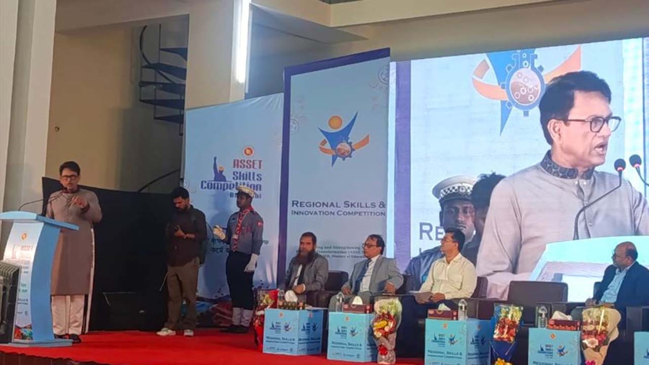 বক্তব্য রাখছেন শিক্ষামন্ত্রী ড. আ ন ম এহছানুল হক মিলন