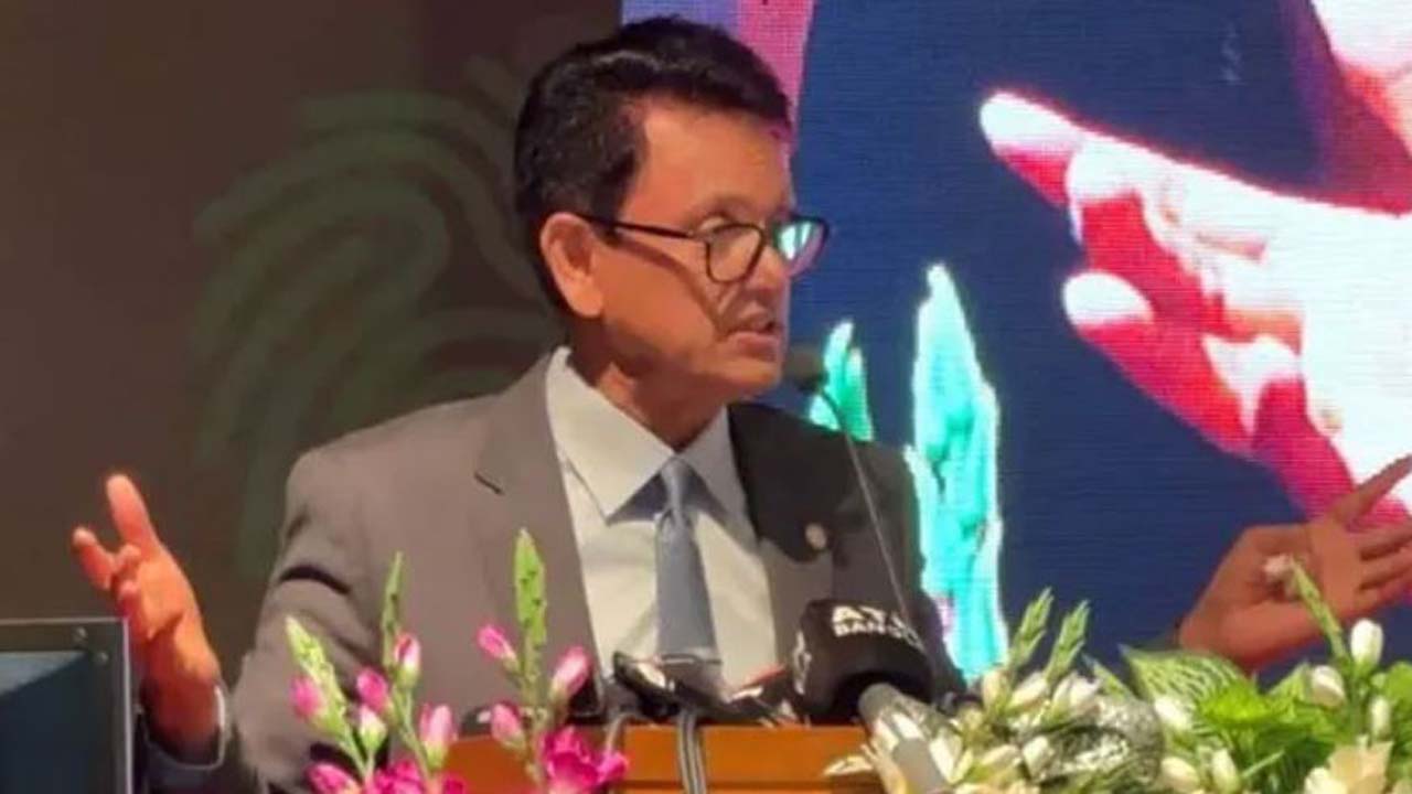 অনুষ্ঠানে বক্তব্য রাখছেন শিক্ষামন্ত্রী ড. আ ন ম এহসানুল হক মিলন