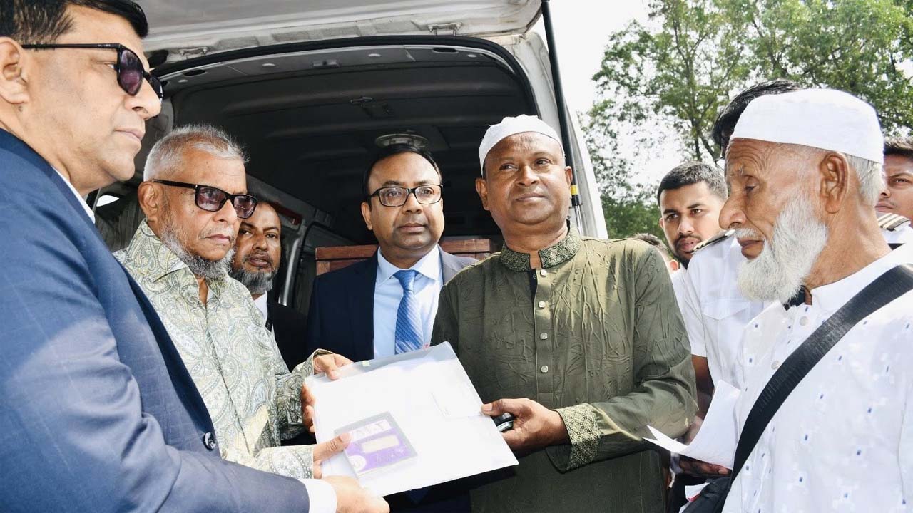 নিহতের পরিবারকে আর্থিক সহায়তা প্রদান