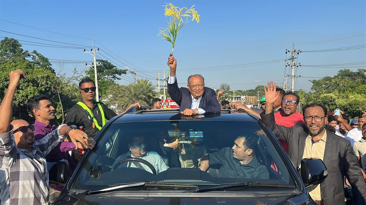 দাগনভূঞায় আব্দুল আউয়াল মিন্টুর গাড়িবহর