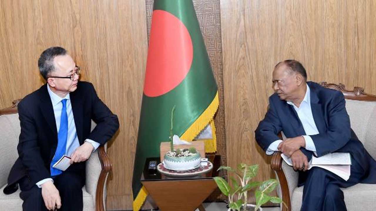 পরিবেশমন্ত্রী আউয়াল মিন্টুর সাথে এশীয় উন্নয়ন ব্যাংকের (এডিবি) ভাইস প্রেসিডেন্ট ইংমিং ইয়াং সৌজন্য সাক্ষাৎ করেছেন