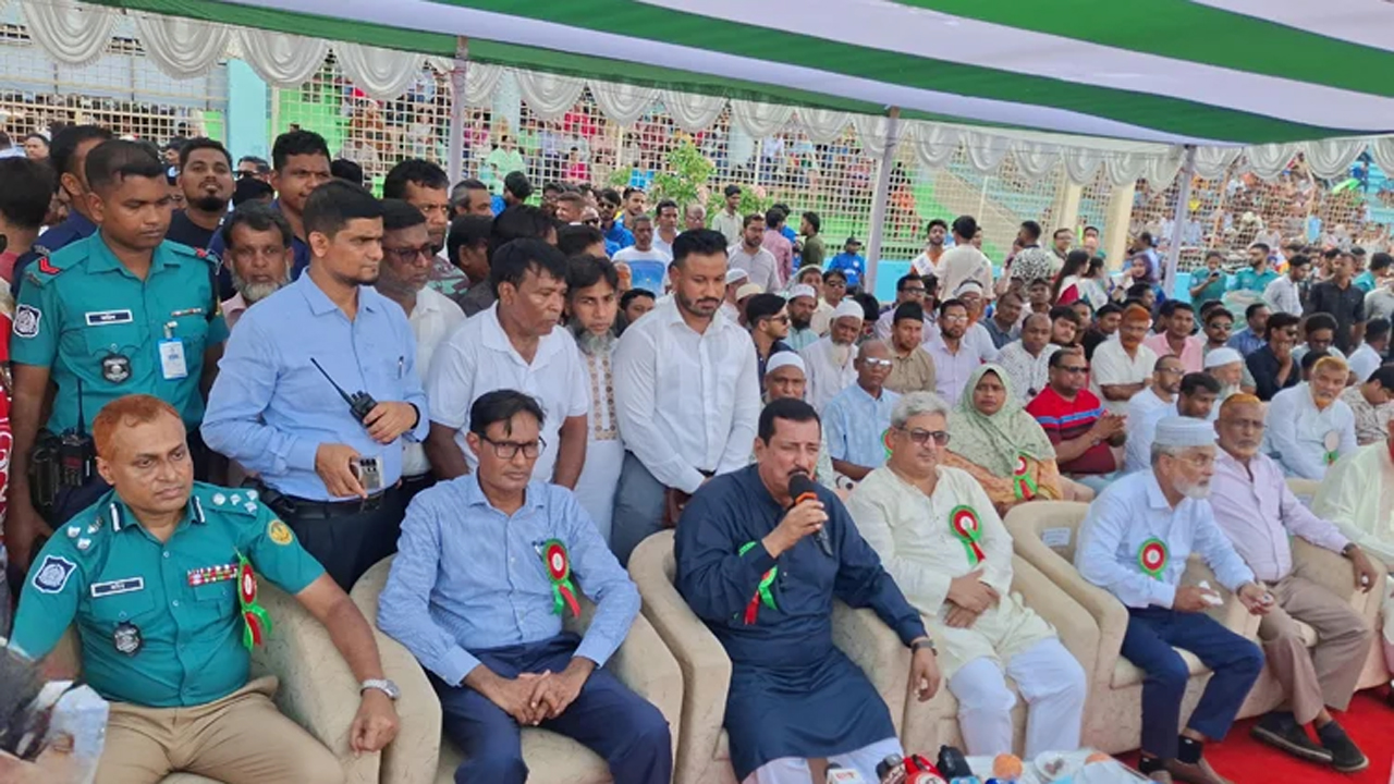 বক্তব্য দেন ভূমিমন্ত্রী মো: মিজানুর রহমান মিনু