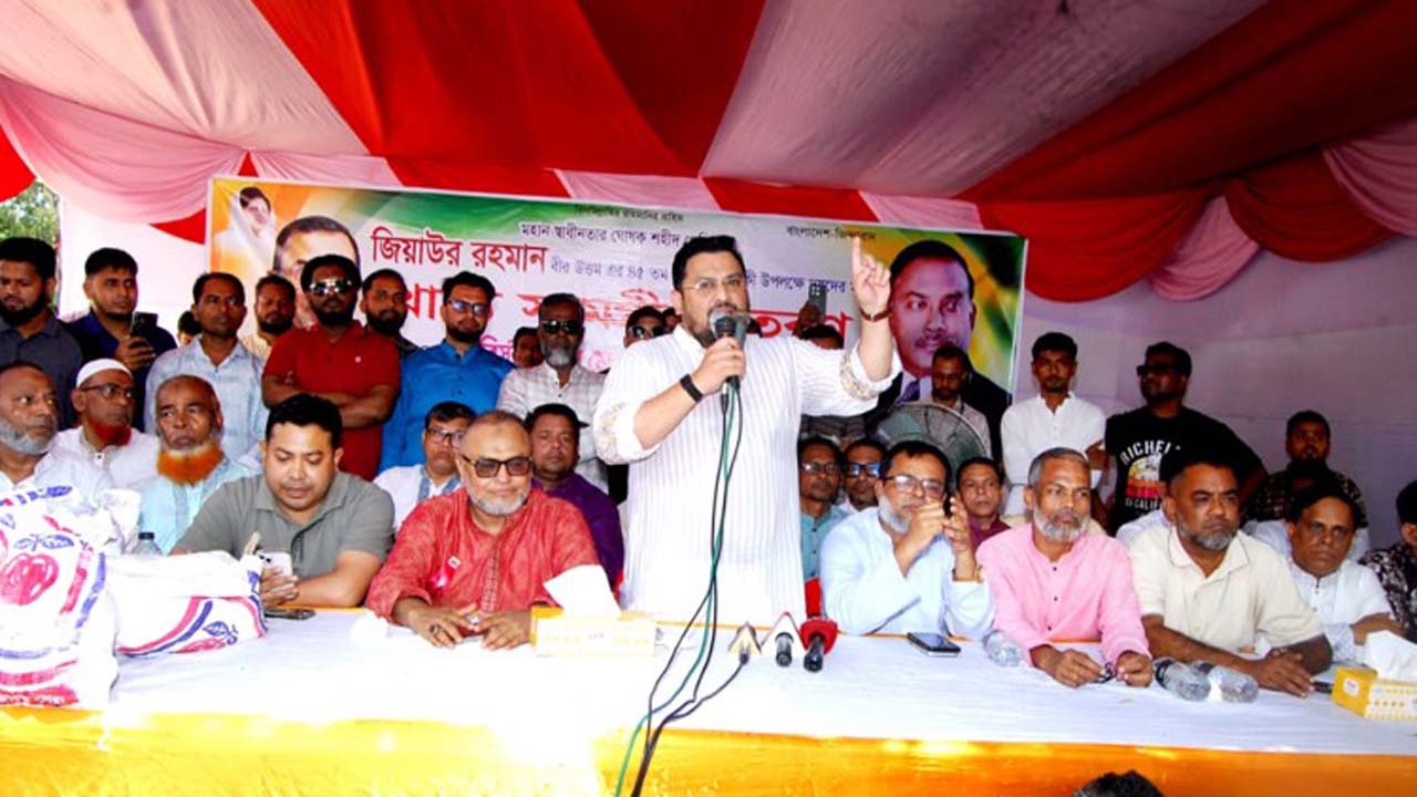 বক্তব্য দেন পার্বত্য চট্টগ্রাম বিষয়ক প্রতিমন্ত্রী ব্যারিস্টার মীর মোহাম্মদ হেলাল উদ্দিন