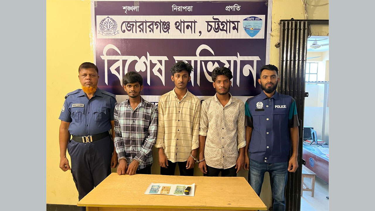 গ্রেফতার কিশোর গ্যাংয়ের তিন সদস্য