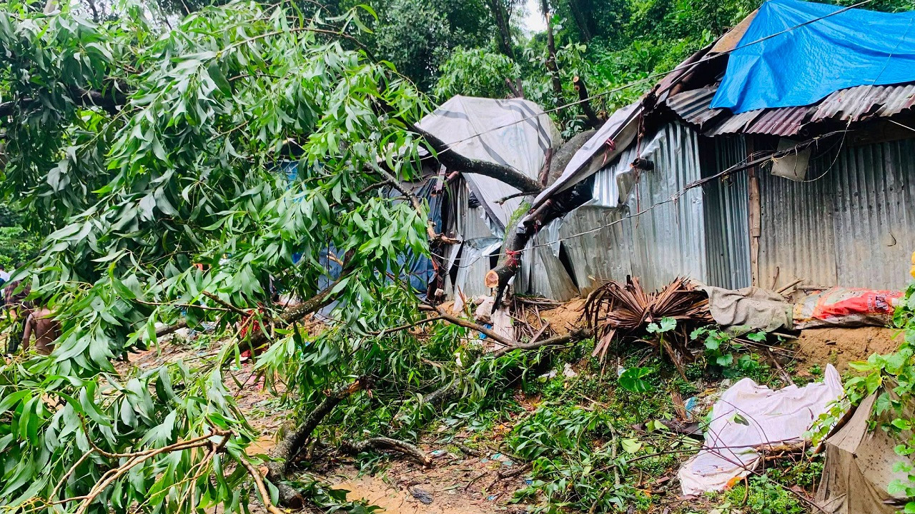 মিরসরাইয়ে পাহাড়ি ঢলে বিপর্যস্ত জনজীবন