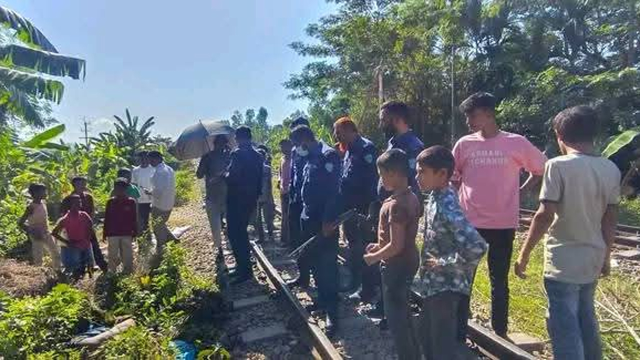 রেল লাইনের পাশে যুবকের লাশ