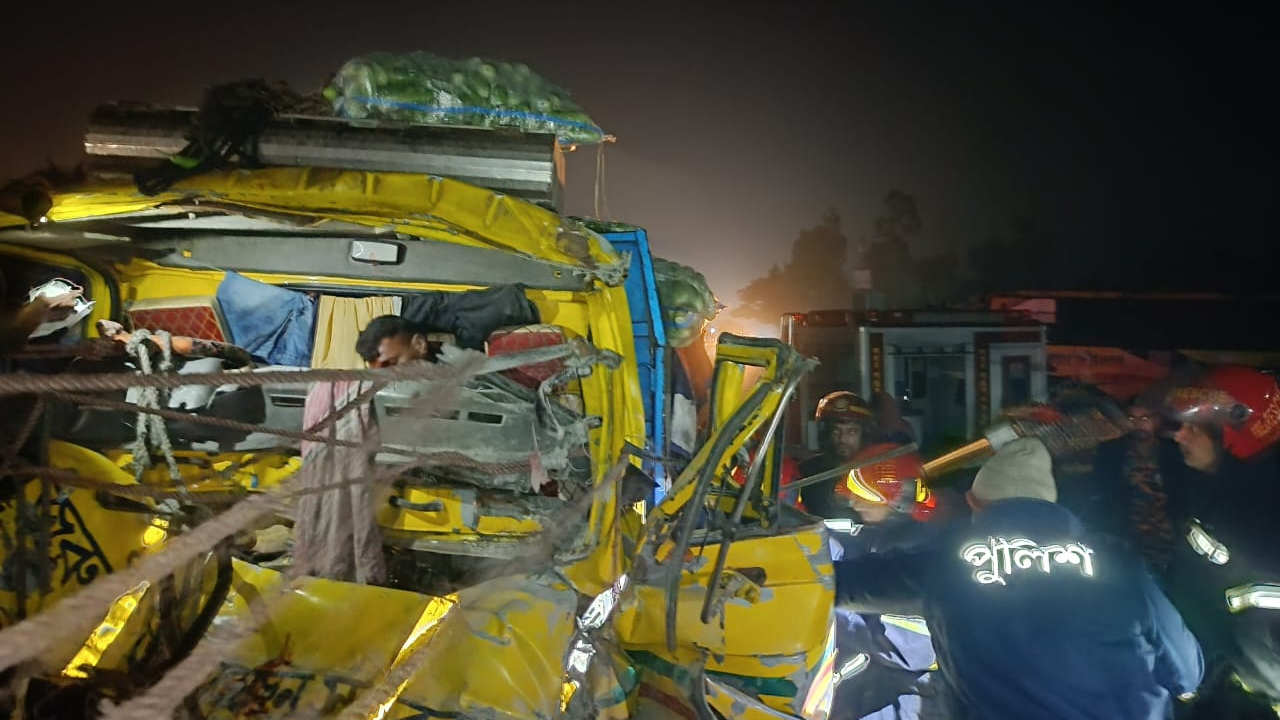 মিরসরাইয়ে সড়ক দুর্ঘটনা