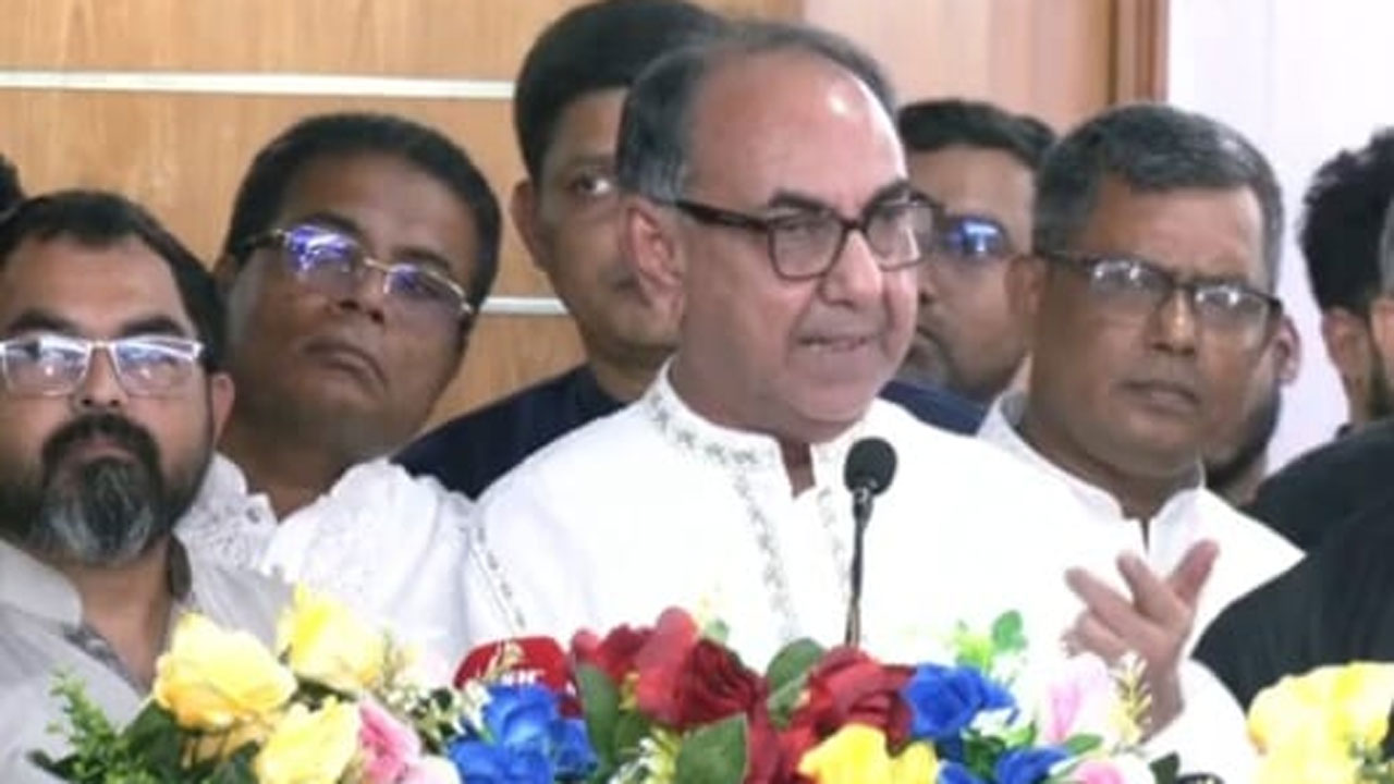 বক্তব্য রাখছেন মির্জা আব্বাস