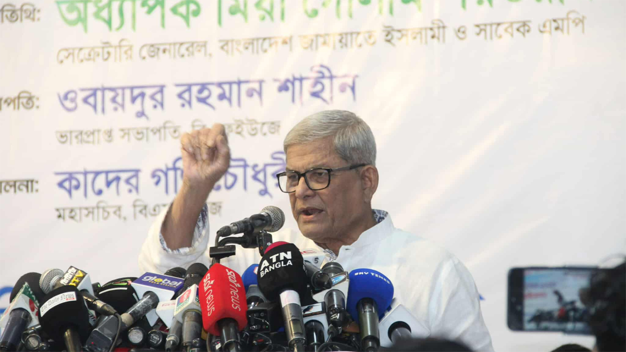 বিএফইউজের দ্বিবার্ষিক কাউন্সিল উদ্বোধন অনুষ্ঠানে বক্তব্য রাখছেন মির্জা ফখরুল ইসলাম আলমগীর