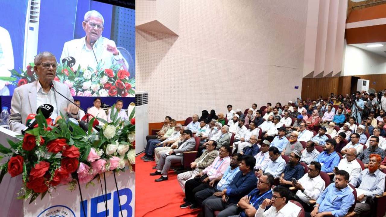 বক্তব্য দেন স্থানীয় সরকারমন্ত্রী মির্জা ফখরুল ইসলাম আলমগীর