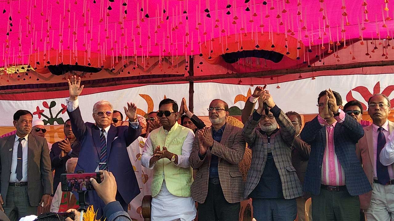 মির্জাগঞ্জ উপজেলার বিভিন্ন স্থানে বিএনপির উদ্যোগে নির্বাচনী জনসভায় বক্তব্য দেন সাবেক স্বরাষ্ট্রমন্ত্রী এয়ার ভাইস মার্শাল (অব.) আলতাফ হোসেন চৌধুরী