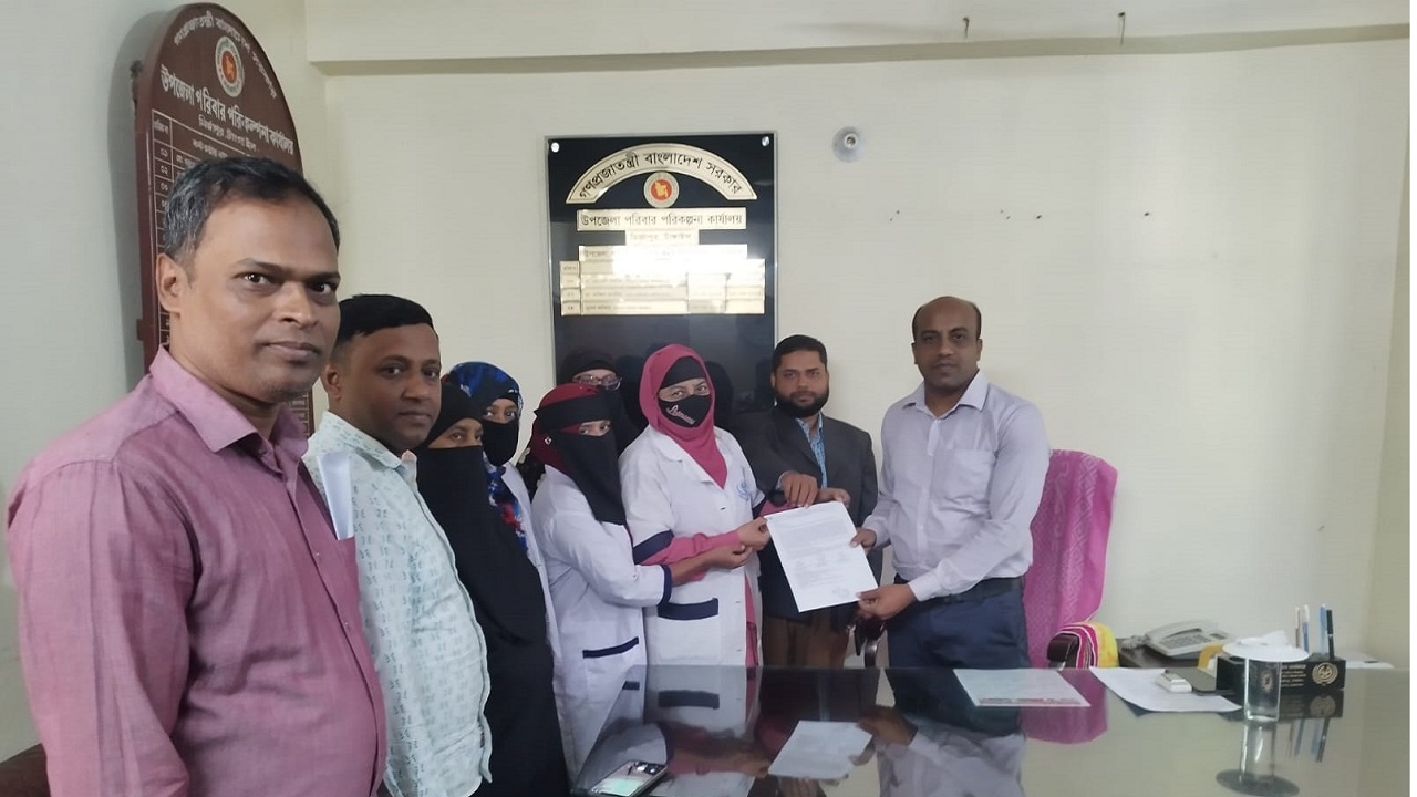 পরিবার পরিকল্পনা অধিদফতরের মহাপরিচালককে মির্জাপুরে কর্মরতদের স্মারকলিপি