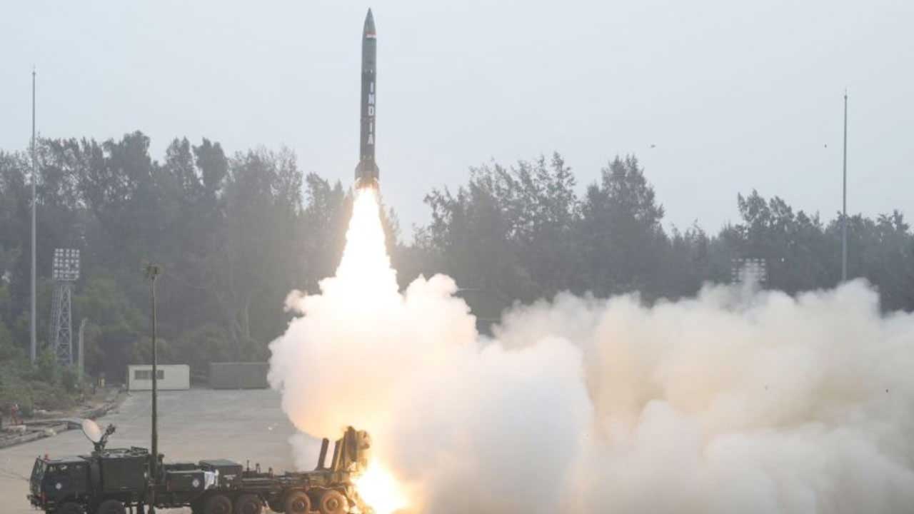 স্বল্প সময়ের ব্যবধানে দেশিয় প্রযুক্তিতে তৈরি দুটি ‘প্রলয়’ ক্ষেপণাস্ত্রের পরীক্ষা চালিয়েছে ভারত