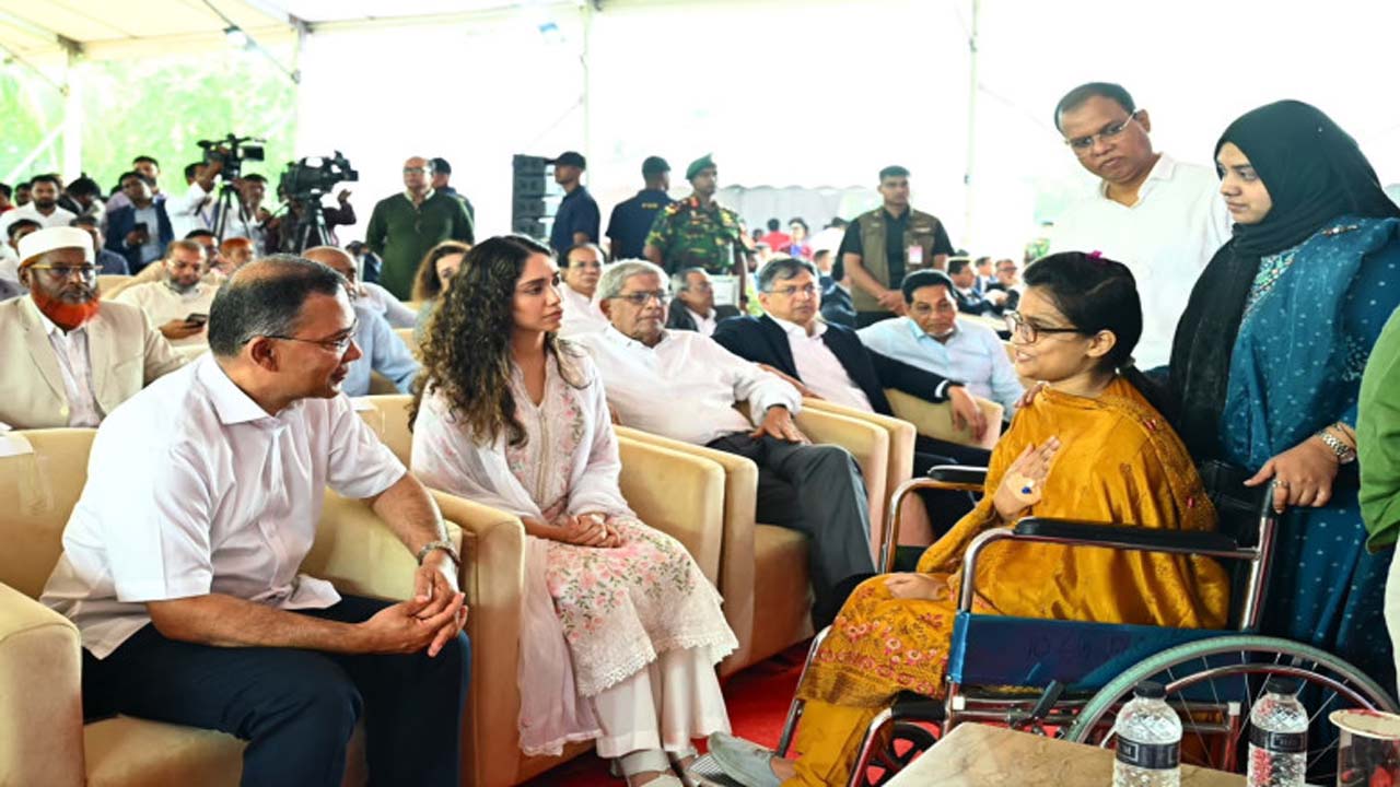 জুলাই গণঅভ্যুত্থানে আহত যোদ্ধা মিতুর খোঁজ নিয়েছেন প্রধানমন্ত্রী