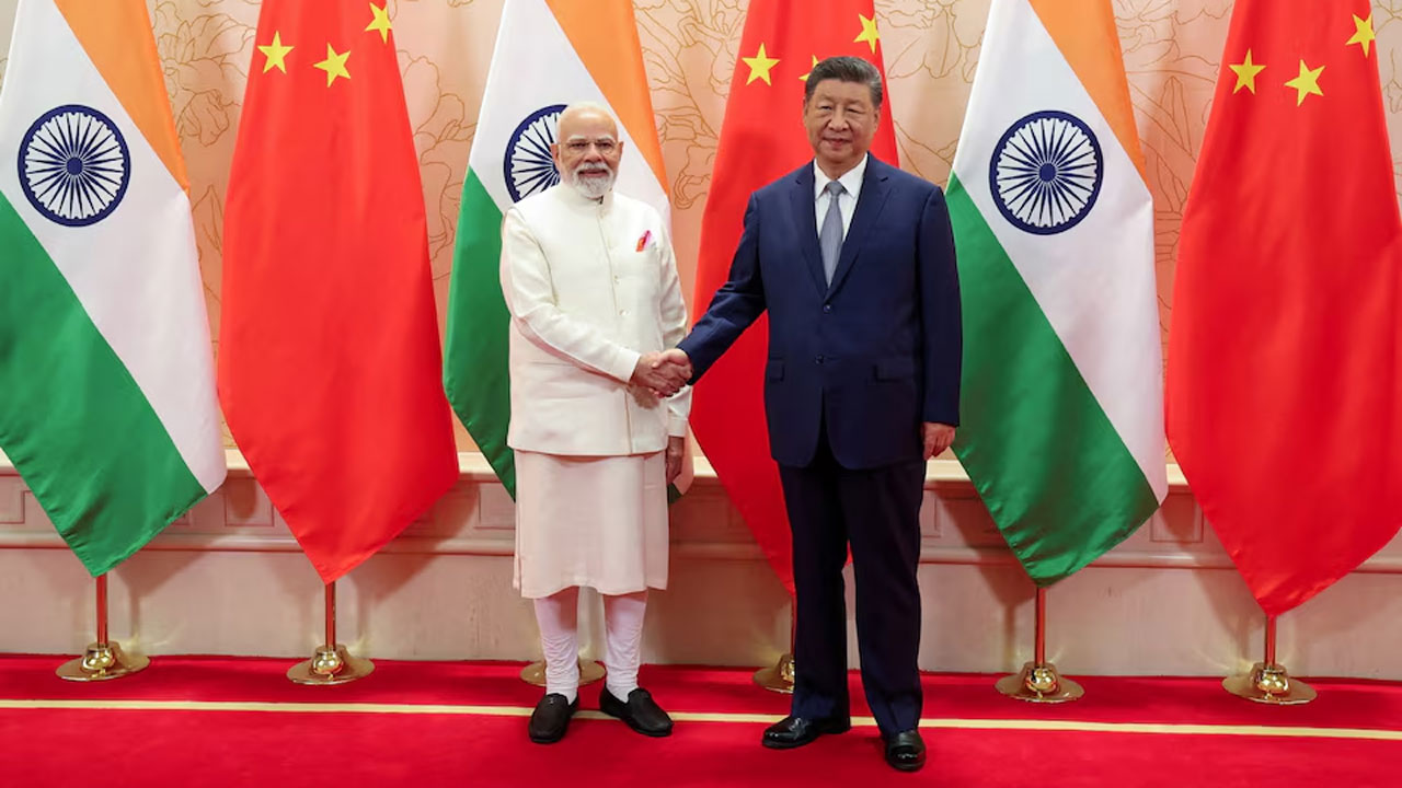 ভারতের প্রধানমন্ত্রী নরেন্দ্র মোদি ও চীনের প্রেসিডেন্ট শি-জিনপিং