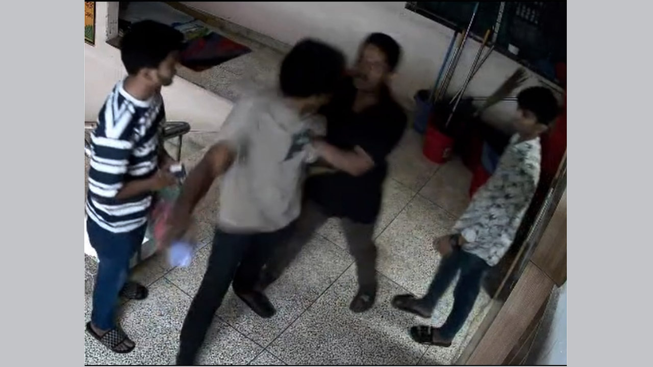 মগবাজারে সংবাদকর্মীর ওপর দুর্বৃত্তদের হামলা