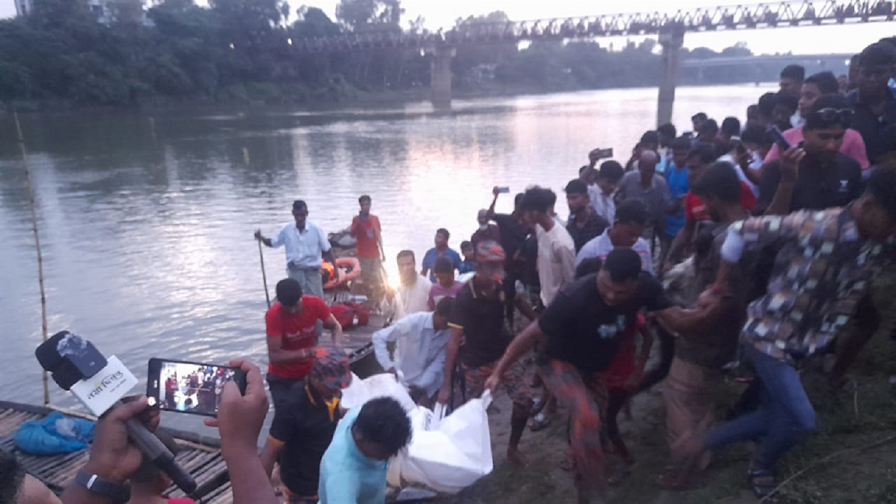 মহাদেবপুরে পানিতে ডুবে নিখোঁজের একদিন পর স্কুলছাত্রের লাশ উদ্ধার