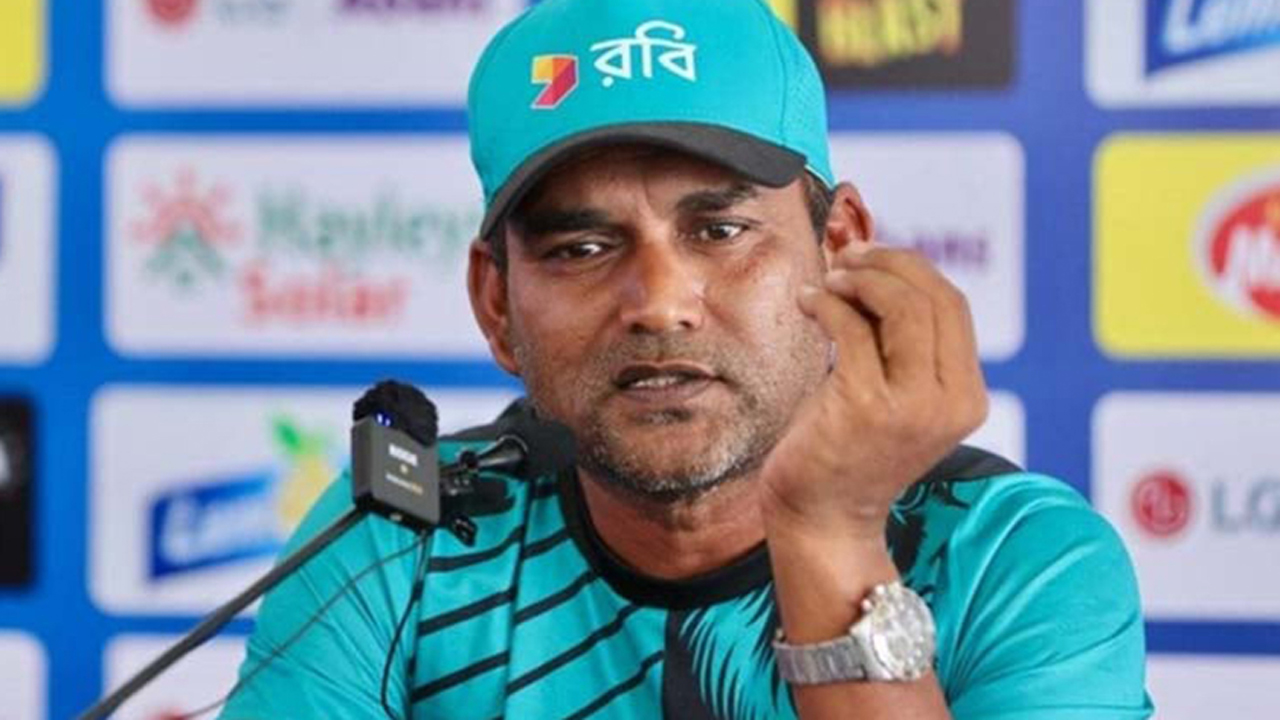 এইচপির প্রধান কোচ মোহাম্মদ সালাউদ্দিন