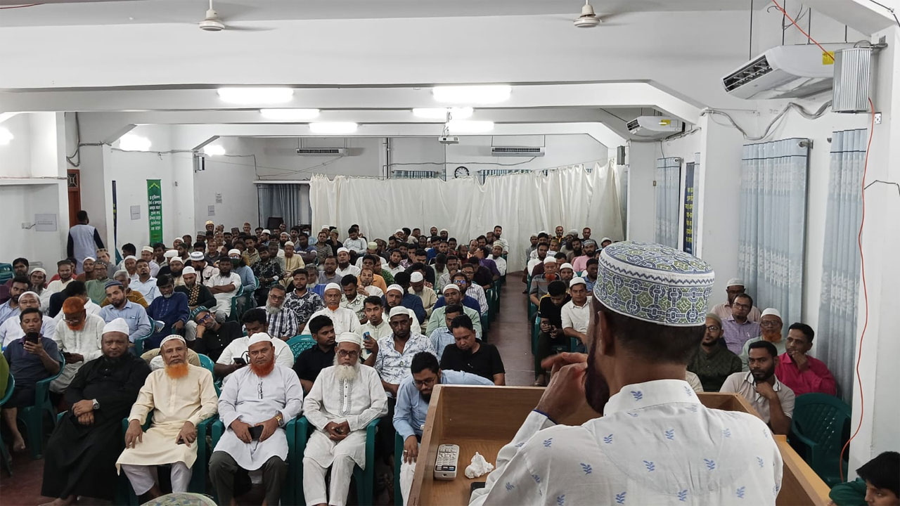 সম্মেলনে বক্ত্য প্রদান করছেন মোহাম্মদ সেলিম উদ্দিন