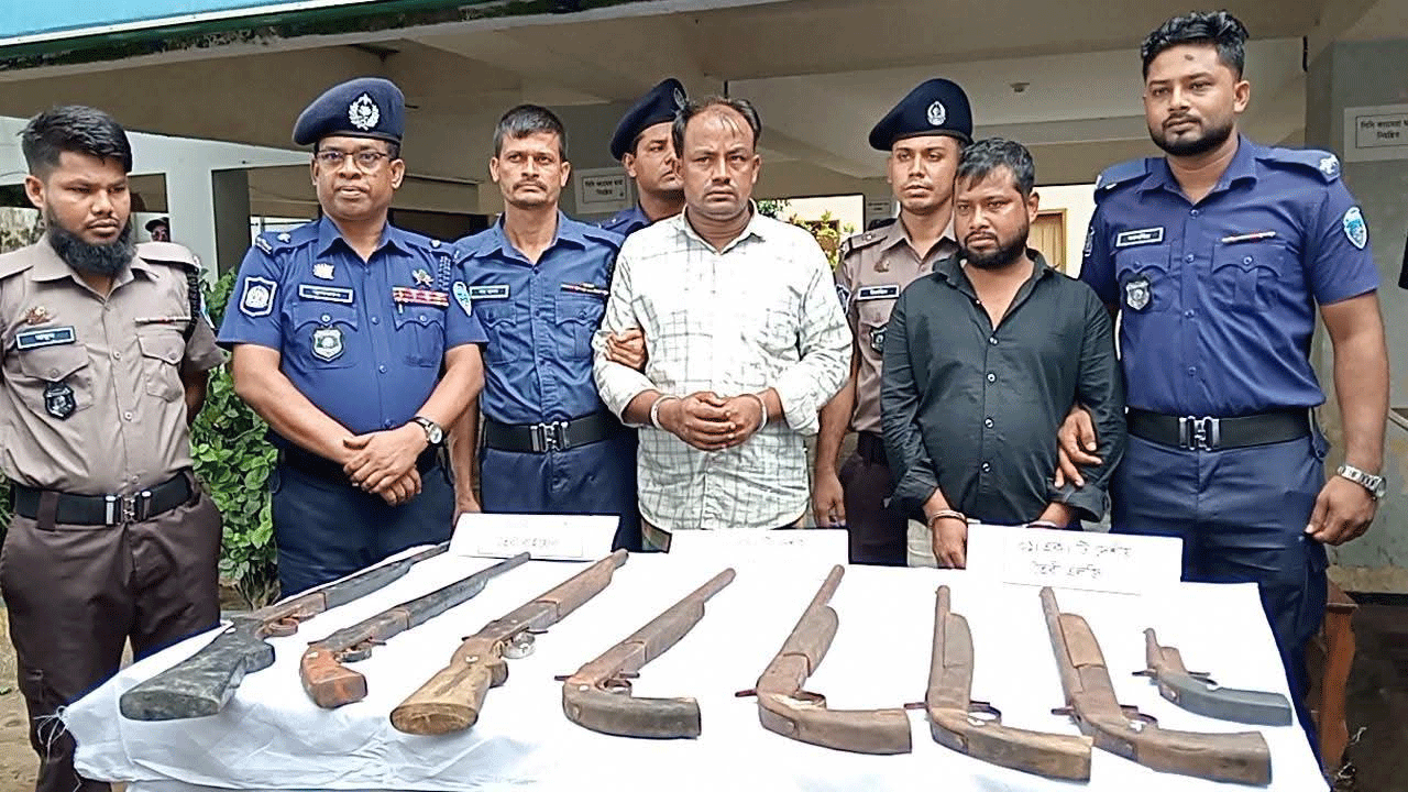 অস্ত্রসহ আটকরা
