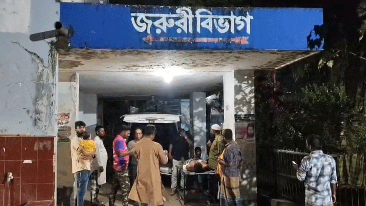 গুরুতর আহত সালাউদ্দিন হাওলাদার