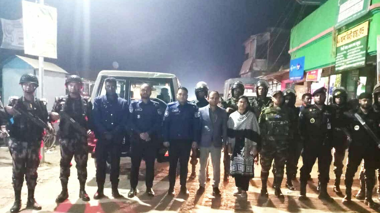 যৌথবাহিনীর টহল