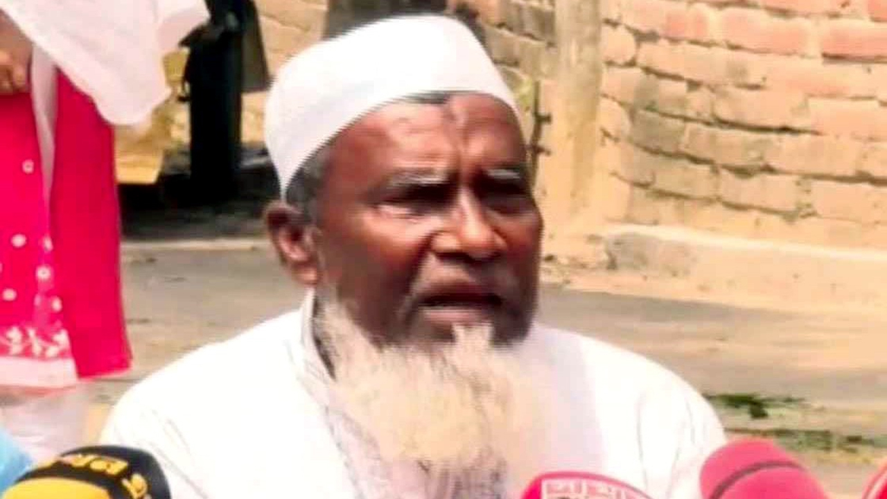 শহীদ আবু সাঈদের বাবা মকবুল হোসেন