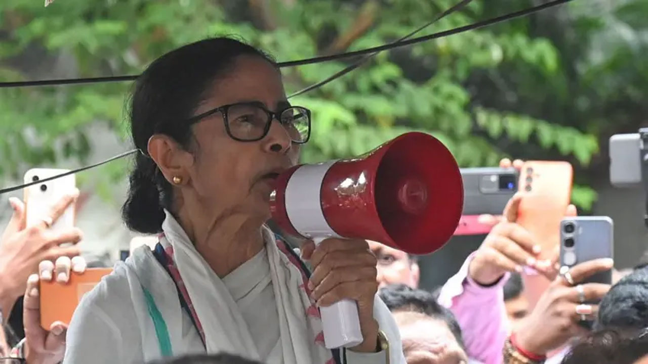 ২ জুনের জনসভায় মমতা ব্যানার্জি