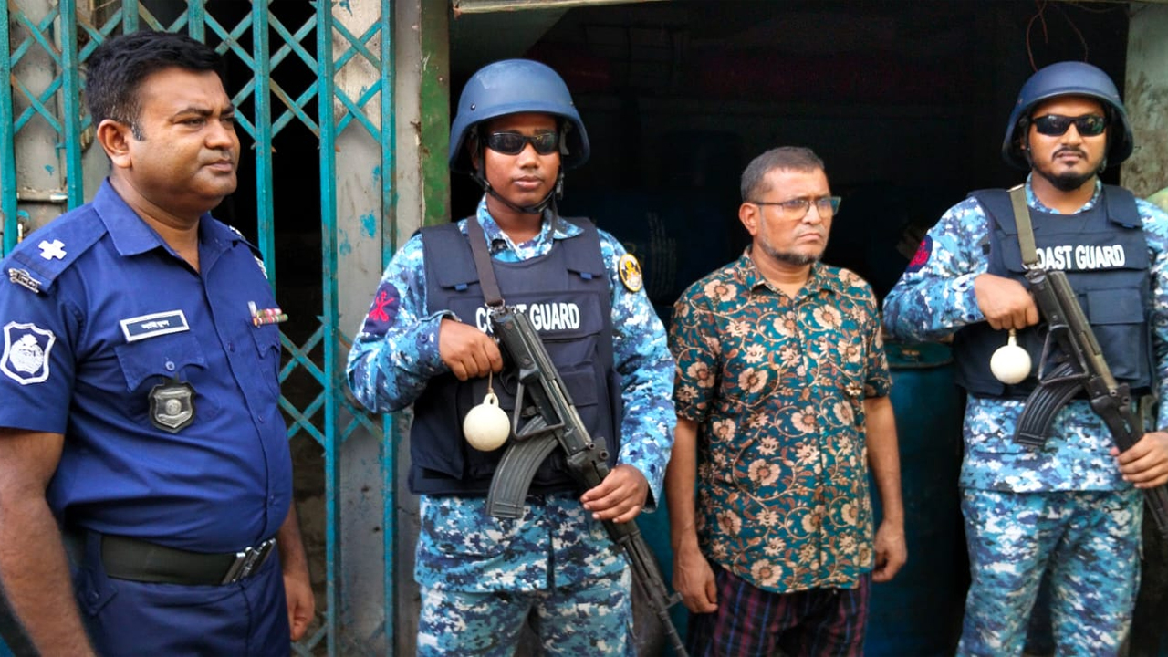 উপজেলা প্রশাসন ও কোস্ট গার্ডের অভিযান পরিচালিত হয়েছে