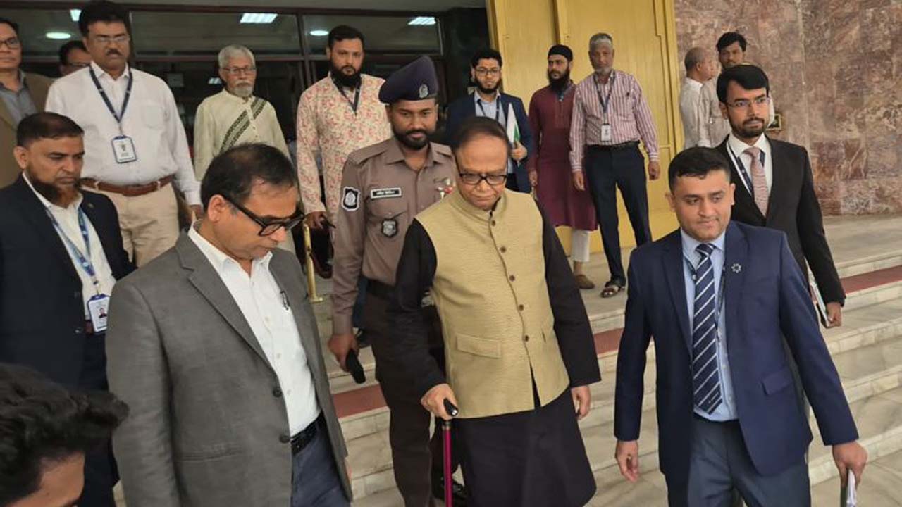 কেন্দ্রীয় ব্যাংক ত্যাগ করছেন গভর্নর আহসান এইচ মনসুর