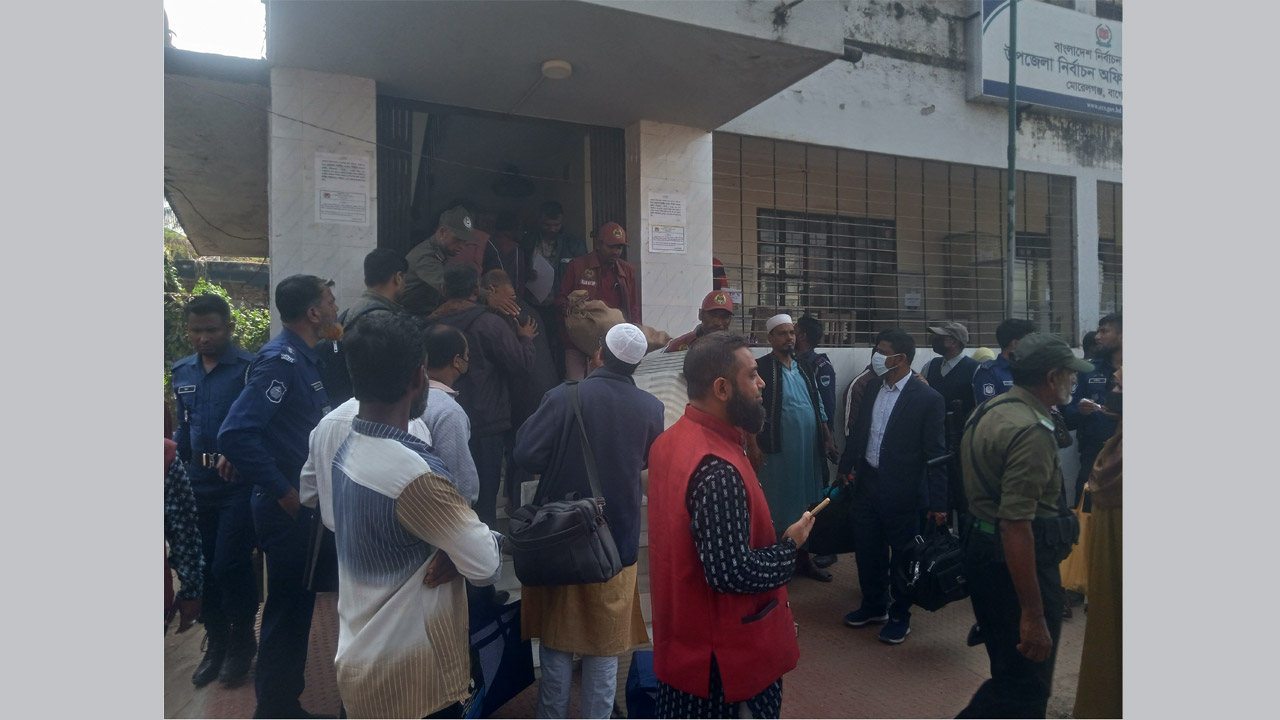 মোরেলগঞ্জে ৬০ ভোটকেন্দ্র অধিক ঝুঁকিপূর্ণ, ছুটছেন আনসার সদস্যরা