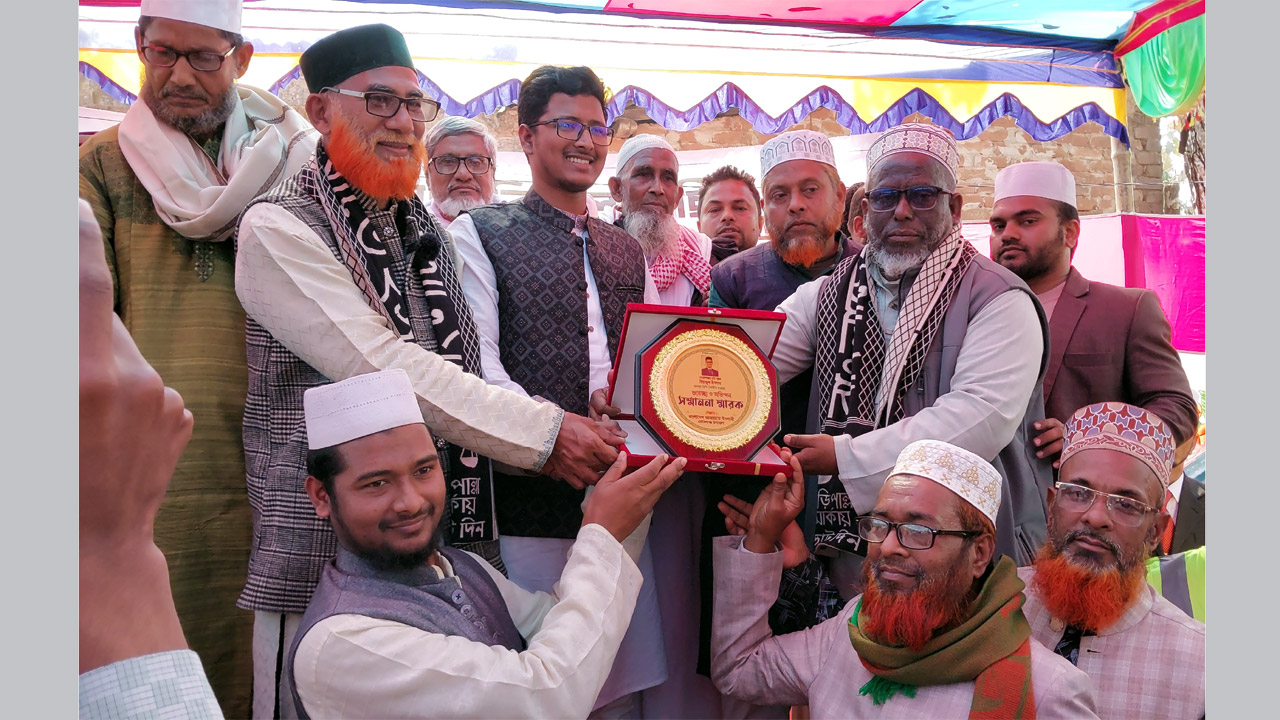 মোরেলগঞ্জে আয়োজিত গণসংবর্ধনা সভায় ভিপি রিয়াজুল ইসলাম