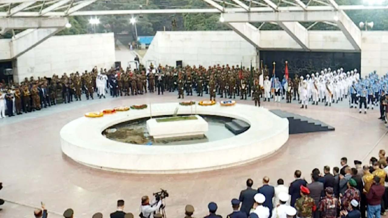 খালেদা জিয়াকে সশস্ত্র বাহিনীর গার্ড অব অনার প্রদান