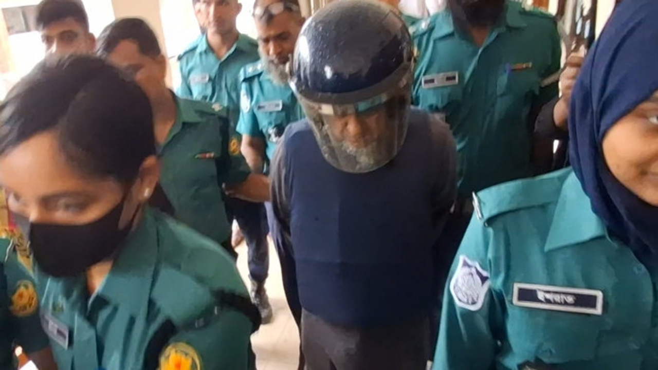 এনবিআরের সাবেক কর্মকর্তা মতিউর রহমান ও তার স্ত্রী লায়লা কানিজের এক দিনের রিমান্ড মঞ্জুর করেছে আদালত