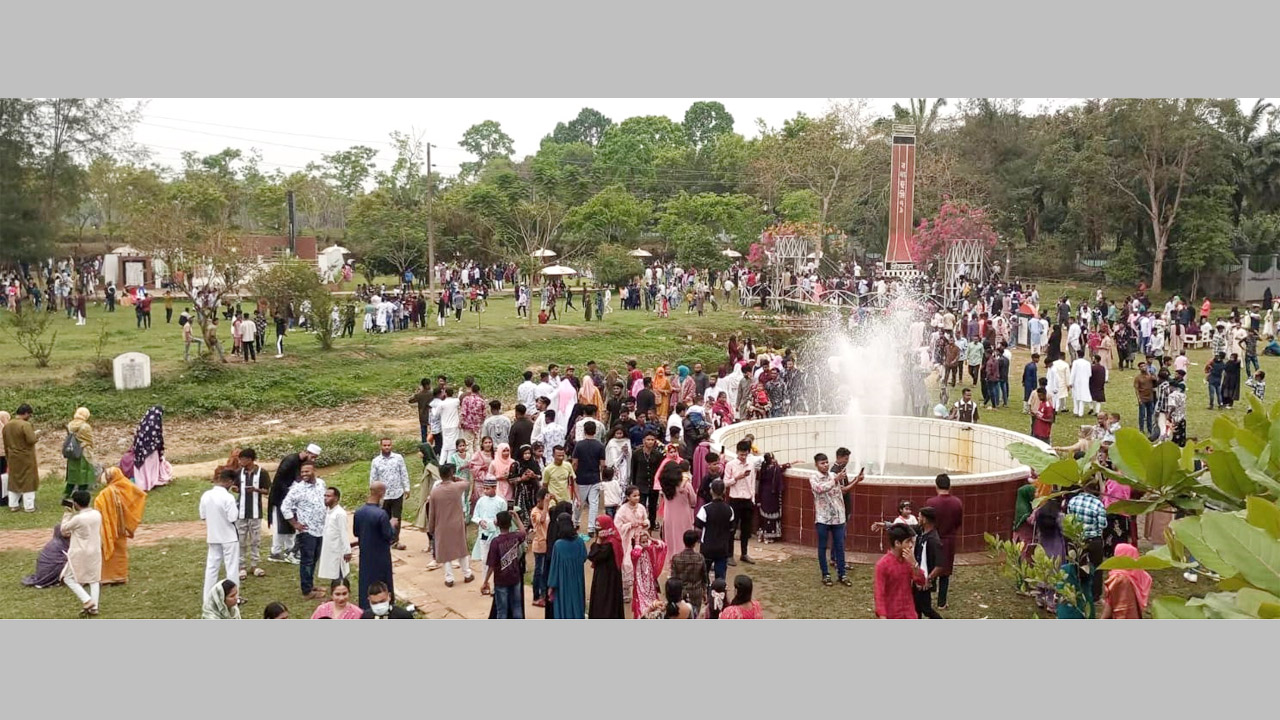 শ্রীমঙ্গলের বধ্যভূমি-৭১ পার্কে পর্যটকদের উপচে পড়া ভিড়