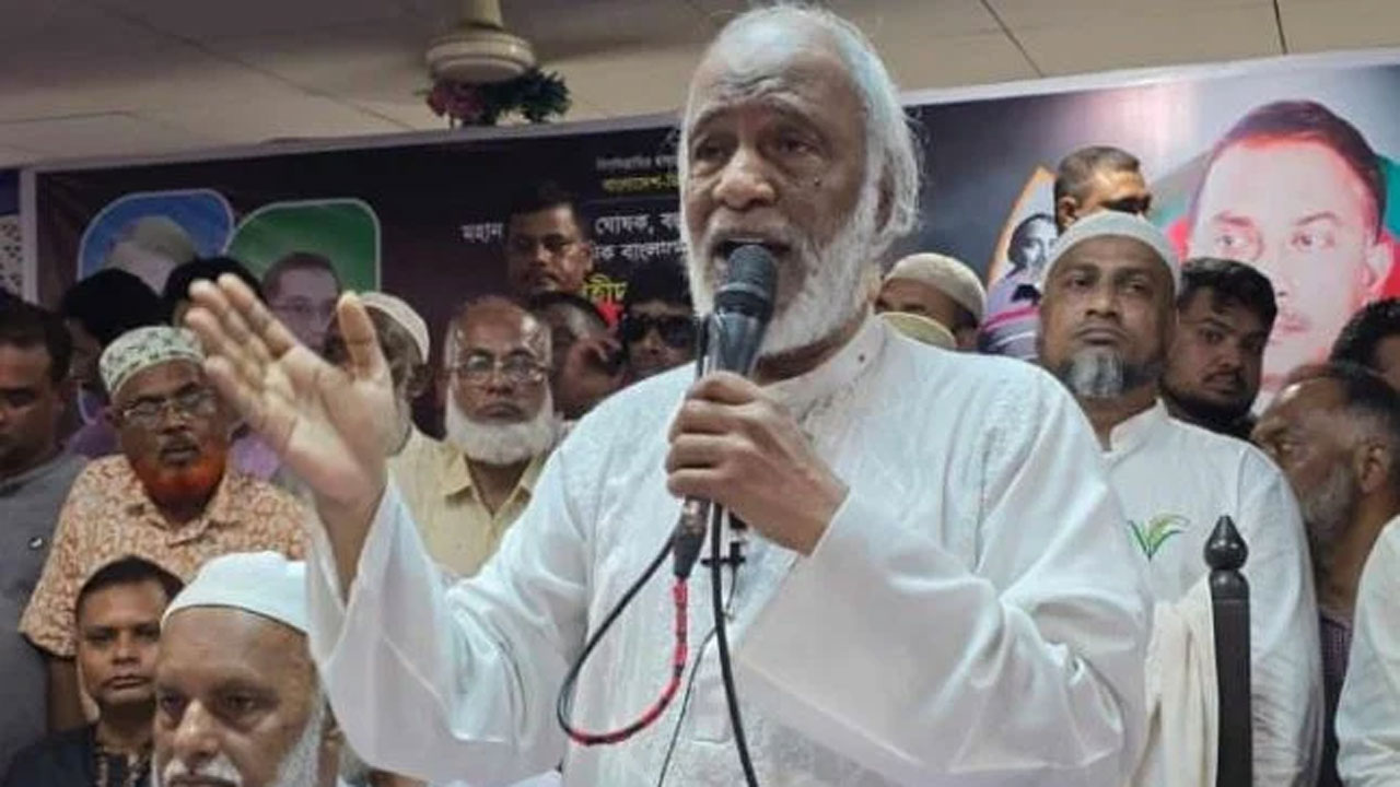 বক্তব্য রাখছেন ড. আবদুল মঈন খান