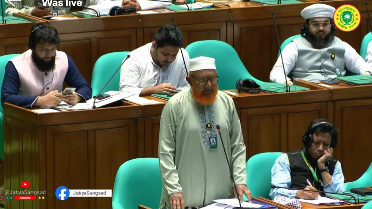 জাতীয় সংসদে বক্তব্য রাখছেন মোহাম্মদ আব্দুল গফুর