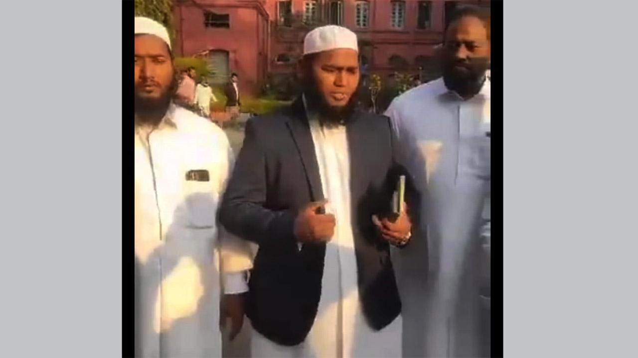 নির্বাচন থেকে সরে দাঁড়ালেন খেলাফত মজলিসের প্রার্থী মুফতি মোহাম্মদ ইমরান ইসলামাবাদী