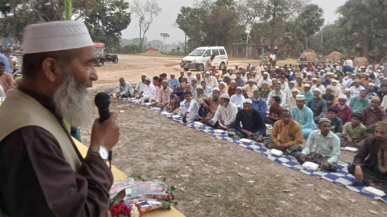 বক্তব্য রাখছেন অধ্যাপক মুজিবুর রহমান