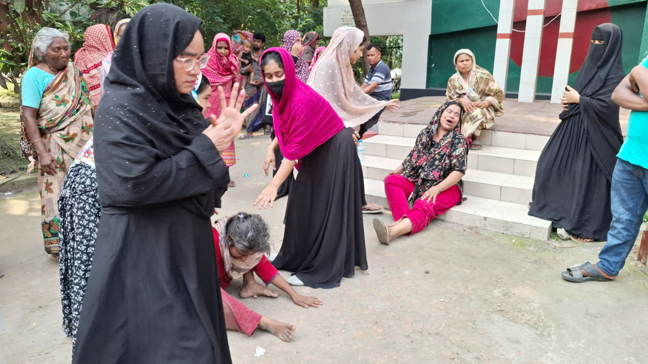 নিহতের স্বজনদের আহাজারি