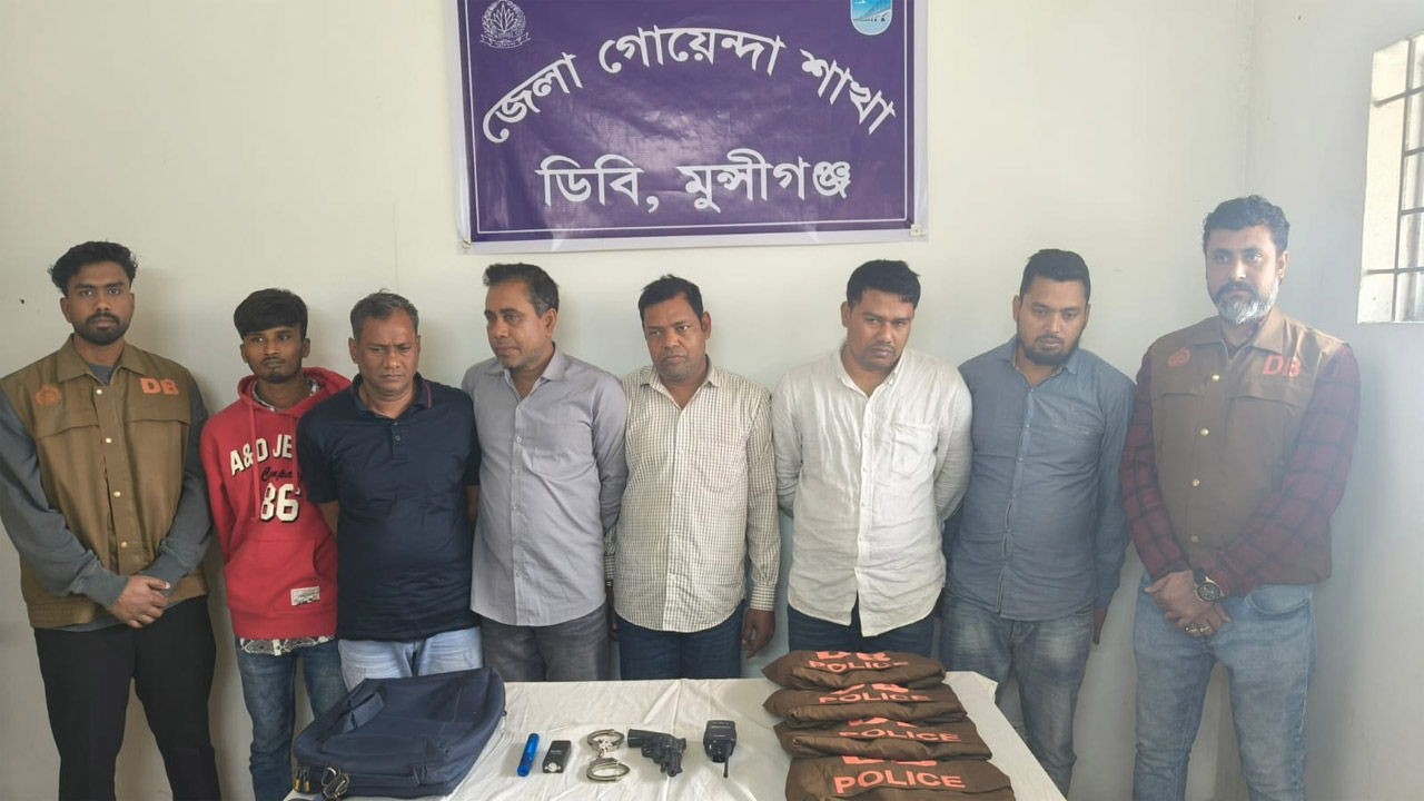 ডাকাতির সরঞ্জামসহ গ্রেফতারকৃতরা