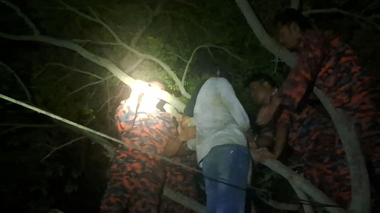 ফায়ার সার্ভিসের তৎপরতায় যুবকের আত্মহত্যার চেষ্টা ব্যর্থ হয়েছে