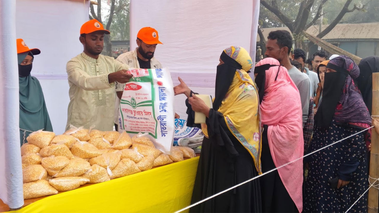 বিক্রমপুর মানবসেবা ফাউন্ডেশনের আয়োজনে স্বল্পমূল্যের ইফতার বাজার